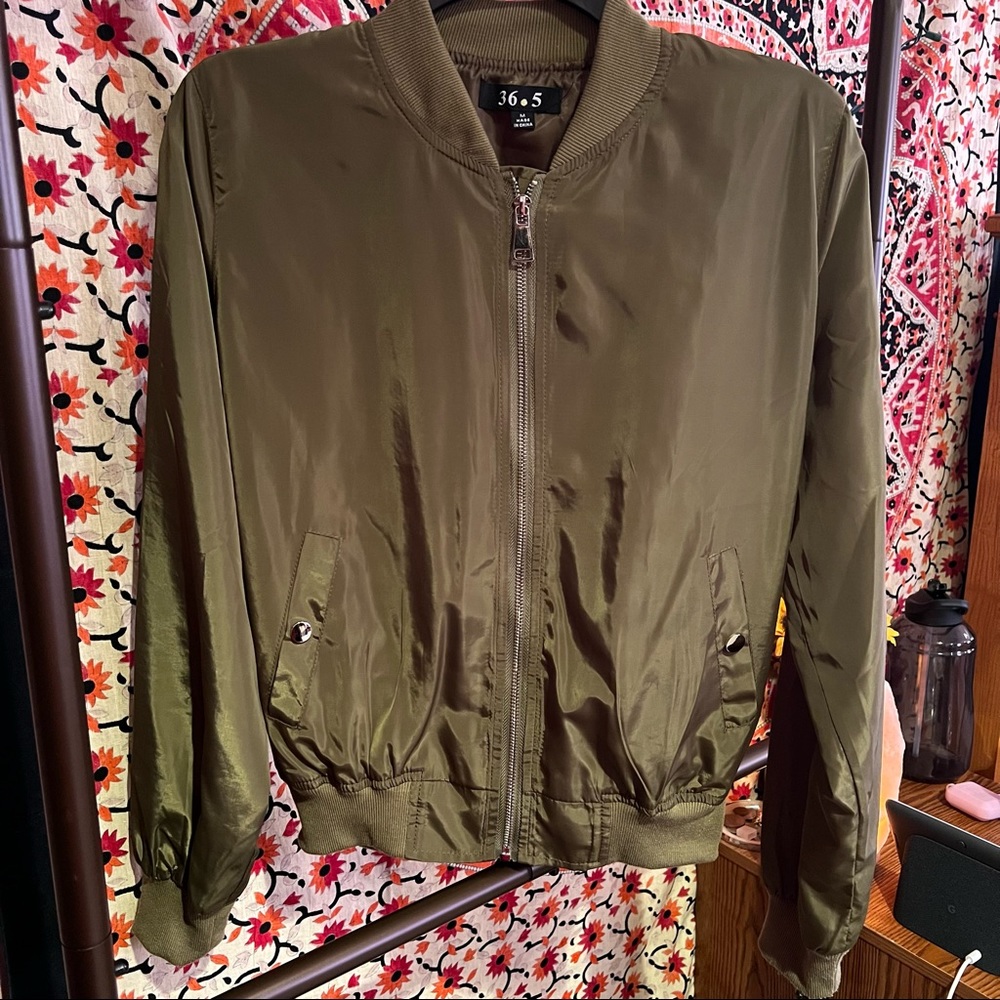 Olive Green Bomber Jacket 🫒 Forever 21